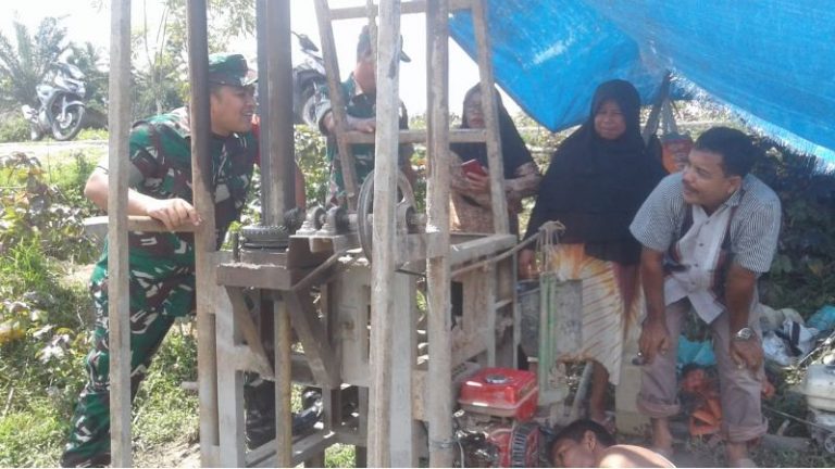 Antisipasi Kekeringan Air, TNI Bersama Warga Bangun Sumur Bor