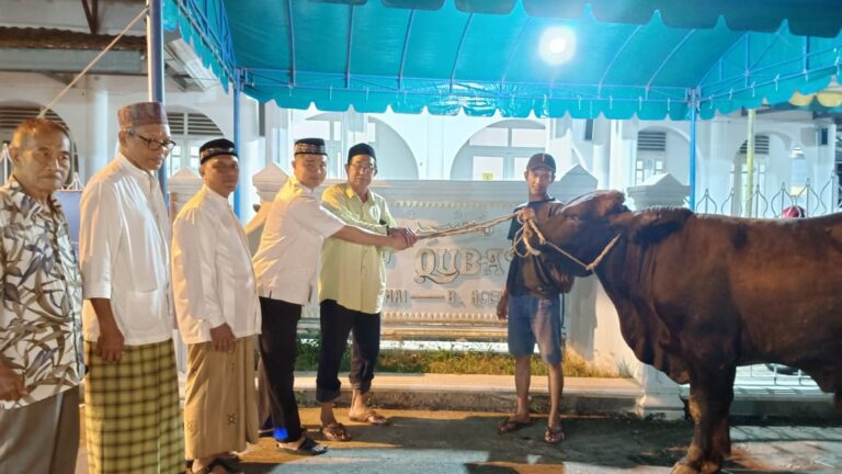 Kapolda Aceh Bagikan 300kg Daging Pada Hari Meugang